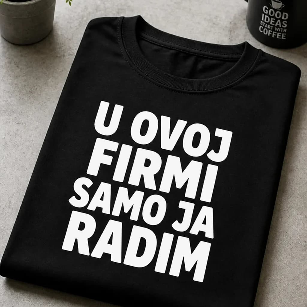 Crna majica s bijelim natpisom „U ovoj firmi samo ja radim“ – smiješna majica za posao i kolege