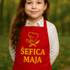 Punoći s majicom za kuhanje Šefica Maja, personalizirana kuhinjska odjeća za djevojčice.