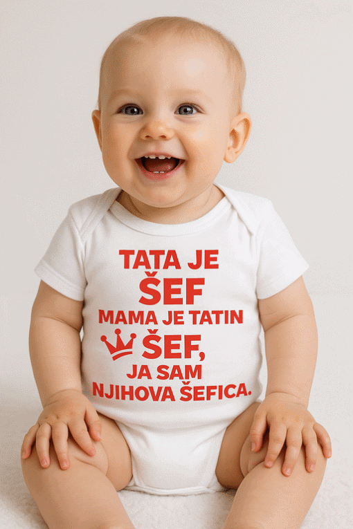Torbica s majicom za djecu s natpisom Tat je šef, Mama je tatin šef, i sam je njihova šefica.