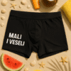 Ljetne muške kupaće gaće s ispisom "MALI I VESELI".