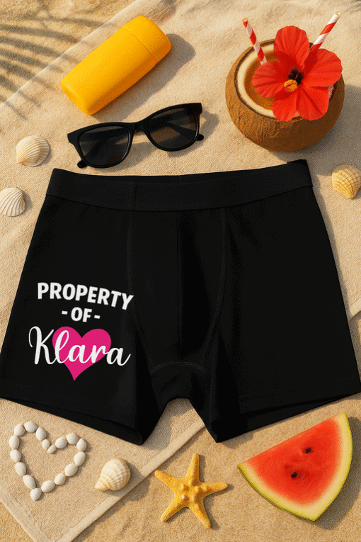 Sunčane naočale i kupanje odjevni predmeti za ljeto.