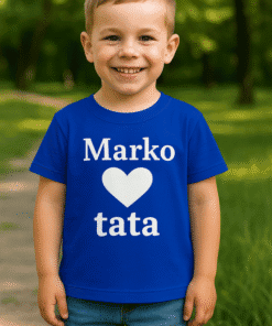 1. Dijete u plavoj majici s natpisom "Marko ♥ tata", na zelenoj pozadini.