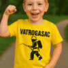 Odličan dječji majici s vatrogascem, idealno za djecu i promociju vatrogasne sigurnosti.