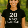 Majica s natpisom 20 a sve ljepša za slavljenicu