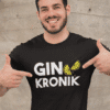 šišmiš majica s printom GIN KRONIK, prikazana na muškarcu za kreativni dizajn optima.