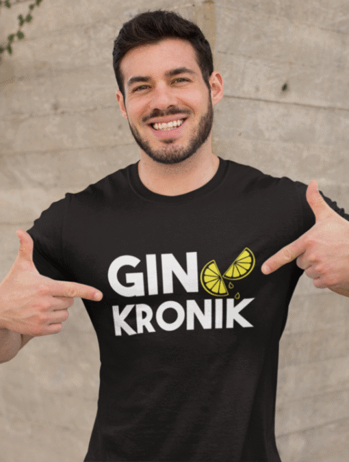 šišmiš majica s printom GIN KRONIK, prikazana na muškarcu za kreativni dizajn optima.