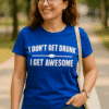 1. Šarena majica s ispisom "I DON'T GET DRUNK I GET AWESOME" za svakodnevnu upotrebu.