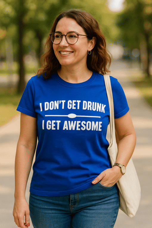 1. Šarena majica s ispisom "I DON'T GET DRUNK I GET AWESOME" za svakodnevnu upotrebu.