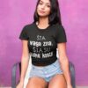 Napis na majici s humorističnim porukama, moderna casual odjeća, trendy ženska moda.
