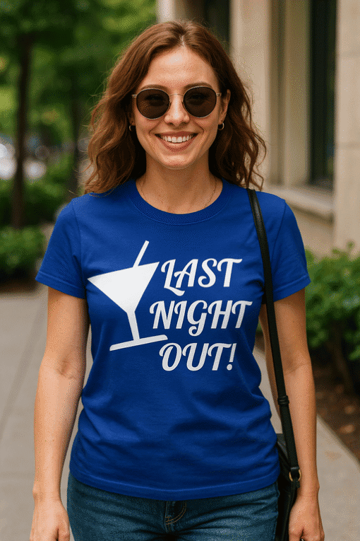 Podignut TOP majica s printom "Last Night Out!" za svaku priliku.