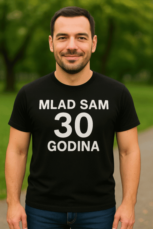 Srebrni majica s natpisom za rođendan, popularan motiv za poklone i tiskanje.