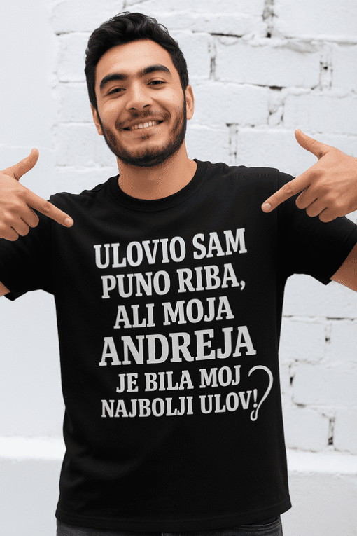 Smeđi unikatni majica s romantičnim tekstom za ljubavne trenutke.