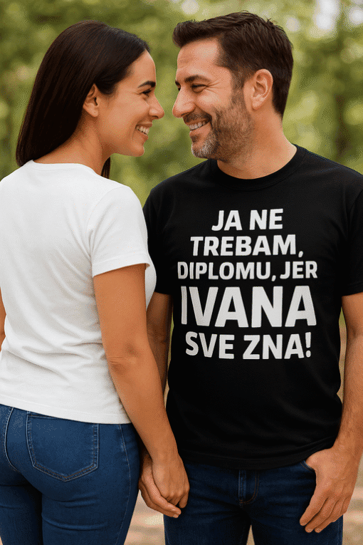 Prilagođeni majici s porukom za par, savršeno za opuštene šetnje i zajednički stil.