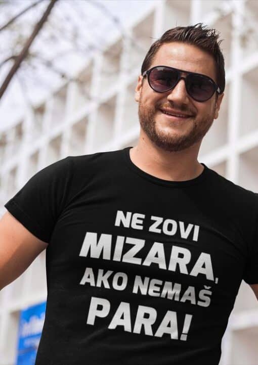 Šaljiva majica s tekstom za muškarce, popularan modni dodatak za svakodnevnu uporabu.