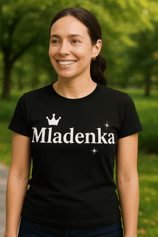 Crna ženska majica s printom Mladenka, sportski stil, optima kvaliteta.