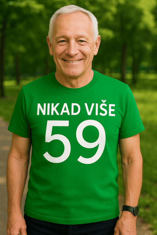 Svjetlo zelena majica s natpisom "Nikad više 59" za sport i rekreaciju optima sportska odjeća.