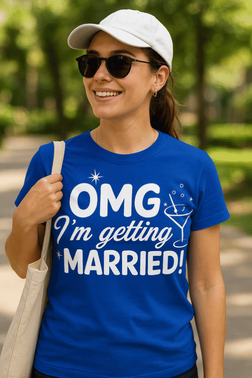 Smeđa majica s printom "OMG I'm getting MARRIED" za žene, zabavna i personalizirana majica za vjenčanja i slavne prilike.