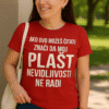 Majica s natpisom plašt nevidljivosti