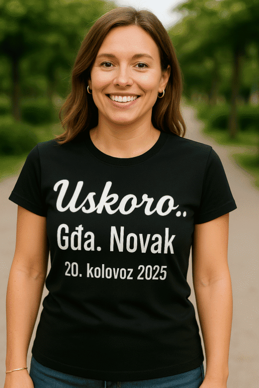 Uskoro Gđa Novak majica, 20. kolovoz 2025.
