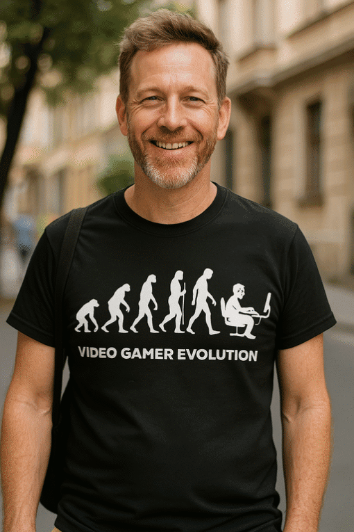Potpuno crna majica s ispisom "Video Gamer Evolution" za ljubitelje gaminga i opremu.