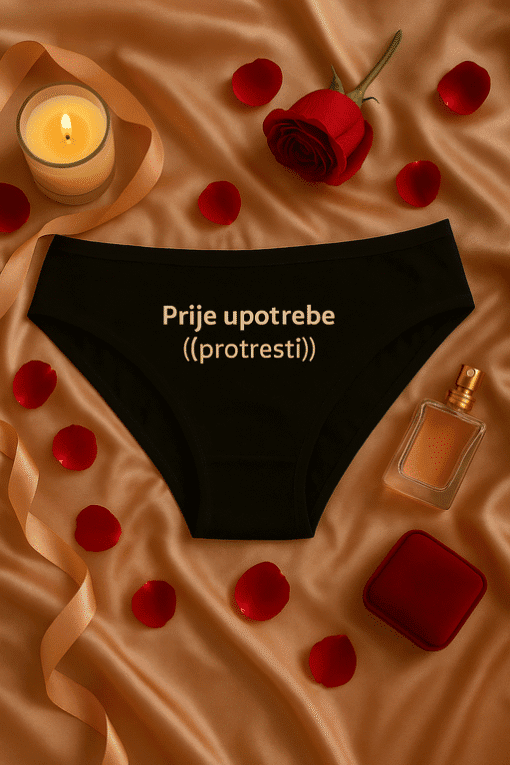 Neispravno donje rublje s porukom za odbojnost, romantično u ambijentu cvijeća i svijeće.