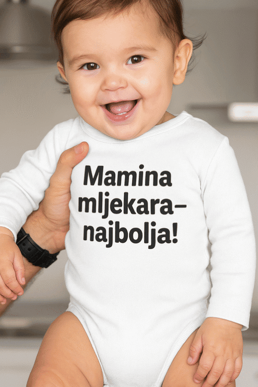 1. Dijete s majicom s natpisom "Mama mljekara - najbolja".