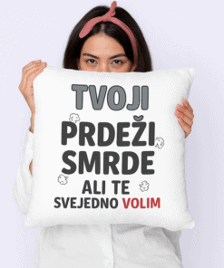 1. Personalizirana jastučnica s natpisom, idealno za poklon i dekoraciju.