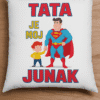 Superjunak tata, personalizirani jastuk s imenom, savršen poklon za djecu i obitelj; visokokvalitetno tiskan, unikatni dizajn.
