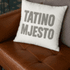 Tiskana jastučnica s natpisom Tatino mjesto, dekor za dom, udobnost i personalizirani dodir.