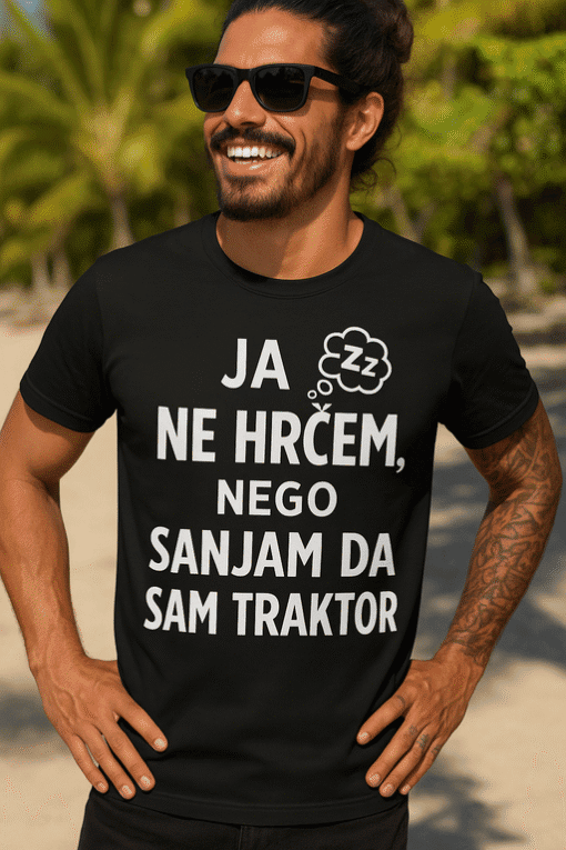 - Smiješna muška majica s tekstom o traktoru i opuštenom stilu.