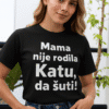 1. Ženska u crnoj majici s natpisom, personalizirano majice za žene, optima print.