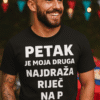 Petak majica s ispisom, personalizirani tisk, moderna odjeća za svakodnevnu uporabu.