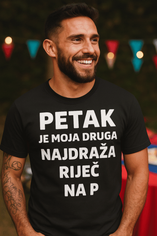 Petak majica s ispisom, personalizirani tisk, moderna odjeća za svakodnevnu uporabu.