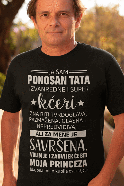 Otac s majicom za dan oca, humor i obiteljska ljubav, ideja za originalni poklon.