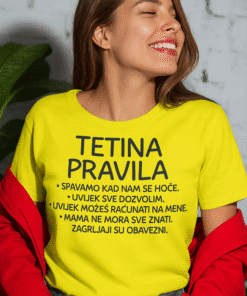 Nevidljivo: ženska u žutoj majici s ispisom, moderni modni izgled za optima majice u Hrvatskoj.