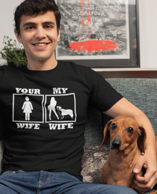 Muška majica s ispisom "Your Wife" i "My Wife" s ilustracijom psa.