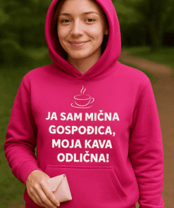 Majica s natpisom s kapuljačom – otmjena djevojka