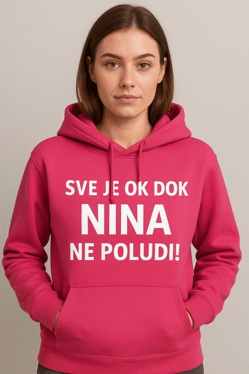 Sve je ok dok Nina ne poludi - originalna ženska trening hoodie, udobna i modernog dizajna.
