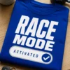 Majica s natpisom RACE MODE ACTIVATED i prekidačem u uključenom stanju