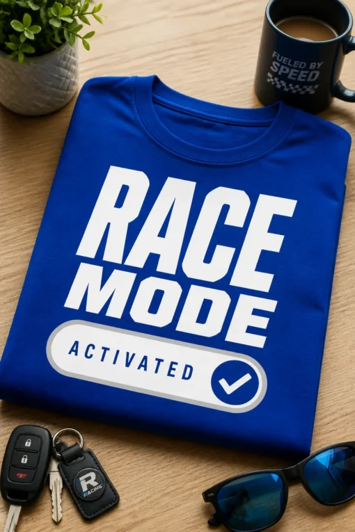 Majica s natpisom RACE MODE ACTIVATED i prekidačem u uključenom stanju
