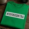 Majica s natpisom #UVIKKONTRA u minimalističkom tipografskom dizajnu
