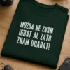 Majica s natpisom MOŽDA NE ZNAM IGRAT AL ZATO ZNAM UDARAT! u minimalističkom tipografskom dizajnu