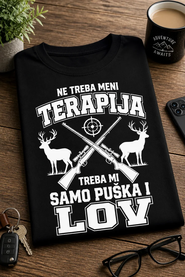 Majica za lovce s natpisom NE TREBA MENI TERAPIJA TREBA MI SAMO PUŠKA I LOV i motivom pušaka, jelena i mete