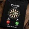 Majica s natpisom Pikado is calling... and I must go! i motivom pikado ploče u stilu dolaznog poziva