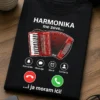 Majica s natpisom HARMONIKA me zove… …i ja moram ići! i motivom dolaznog poziva s crvenom harmonikom
