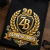 Majica s natpisom ZAPREŠIĆ BOYS i zlatnim navijačkim grbom u heraldic stilu
