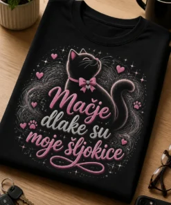 Crna majica s motivom mačke i natpisom Mačje dlake su moje šljokice u ružičastoj i srebrnoj boji