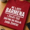 Majica za barmene s natpisom NE LJUTI BARMENA I ŽIVJET ĆEŠ SRETNO DO KRAJA SVOG ŽIVOTA!