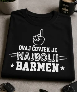 Majica s natpisom OVAJ ČOVJEK JE NAJBOLJI BARMEN u retro tipografskom stilu