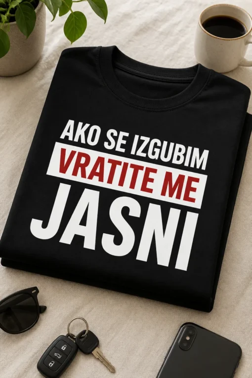 Majica s natpisom AKO SE IZGUBIM VRATITE ME JASNI u minimalističkom tipografskom dizajnu